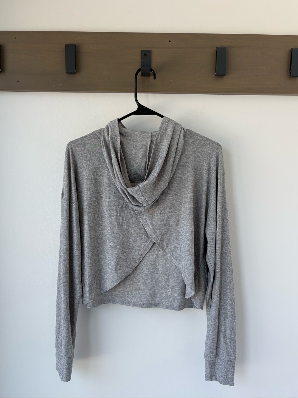 Beyond Yoga Featherweight Don’t Look Back Hoodie Gray Cropped Pullover S